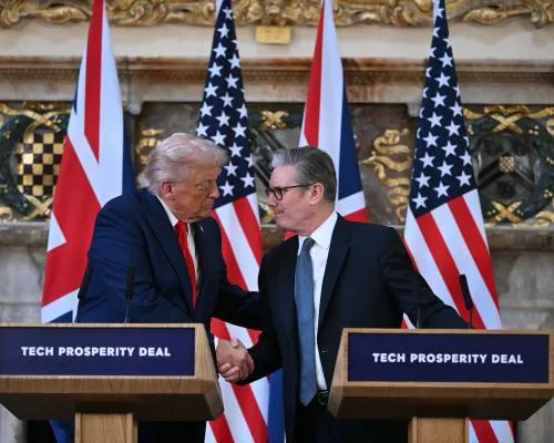 Trump Turns Fire on Vladimir Putin and Praises UK in Joint Appearance with Starmer